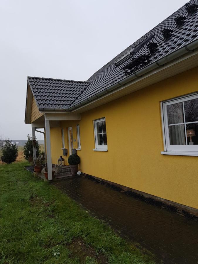 große Ferienwohnung Heiligenstedten Exterior foto